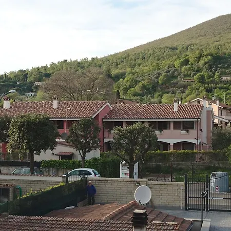 Holiday home Casa Vacanze I Melograni Trevignano Romano
